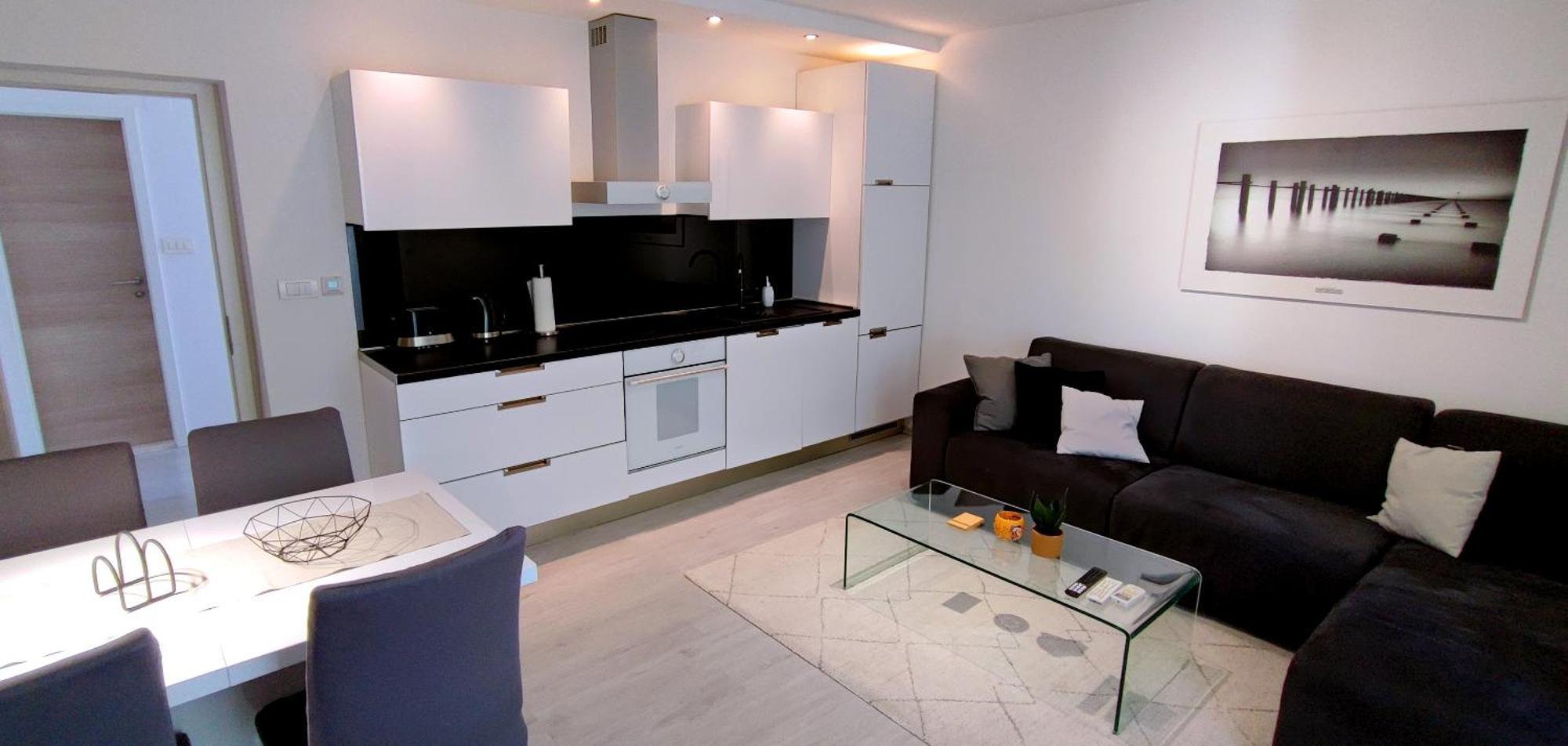 Antinous Apartment Split