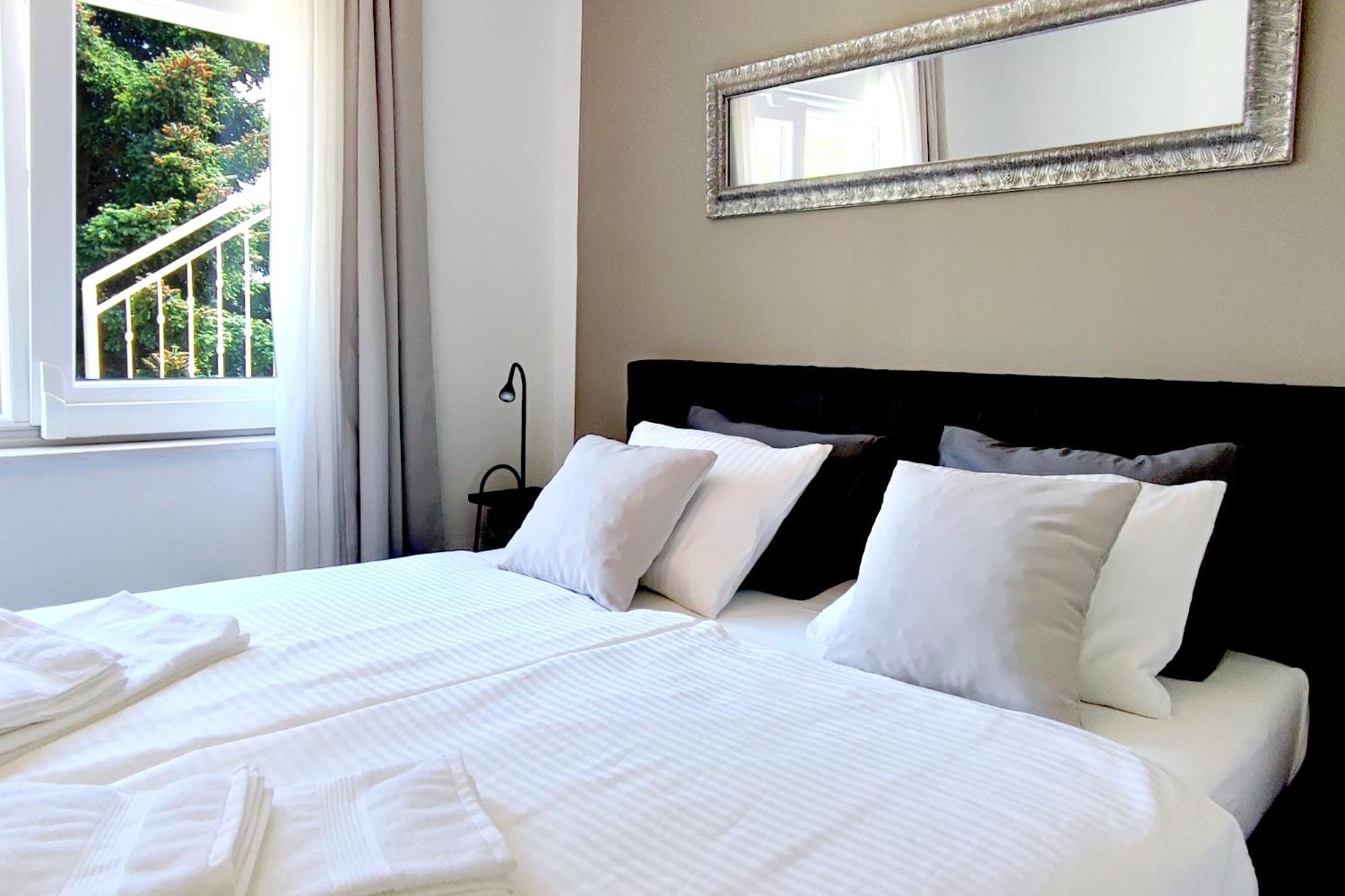 Antinous Apartment Split